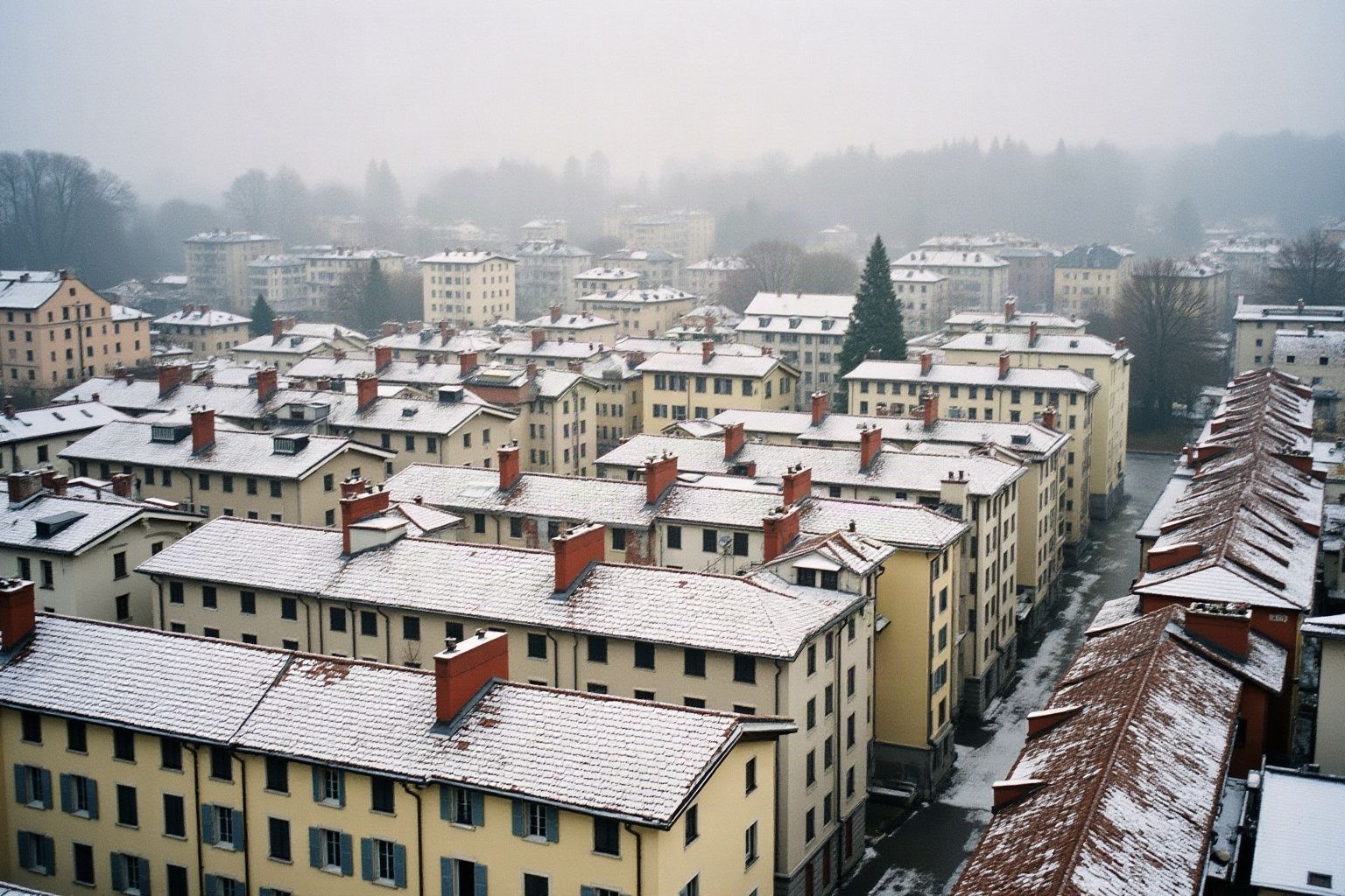 Immeubles horlogers de La Chaux-de-Fonds avec leurs rangées de fenêtres d'atelier